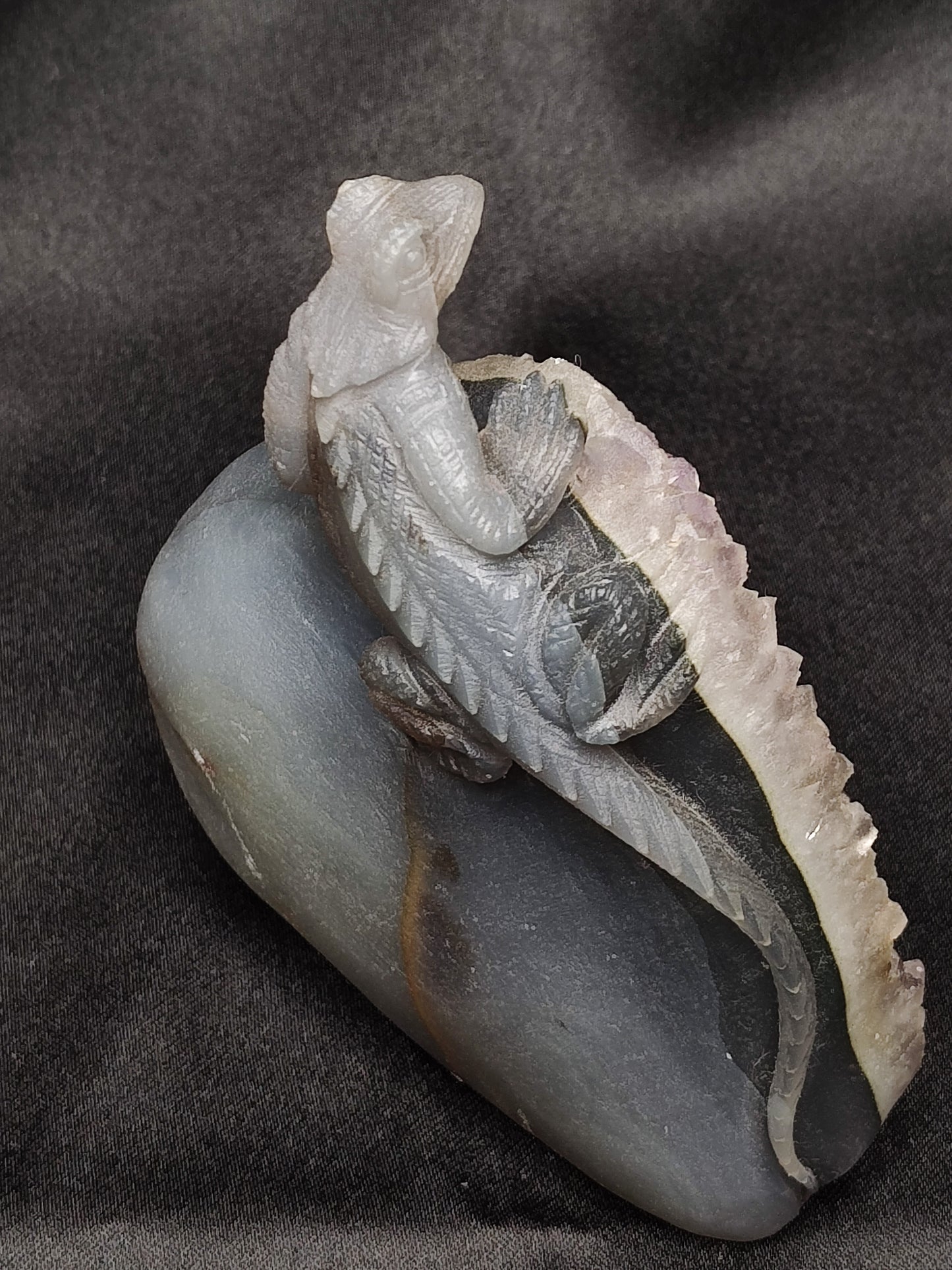 Amethyst Carved Iguana