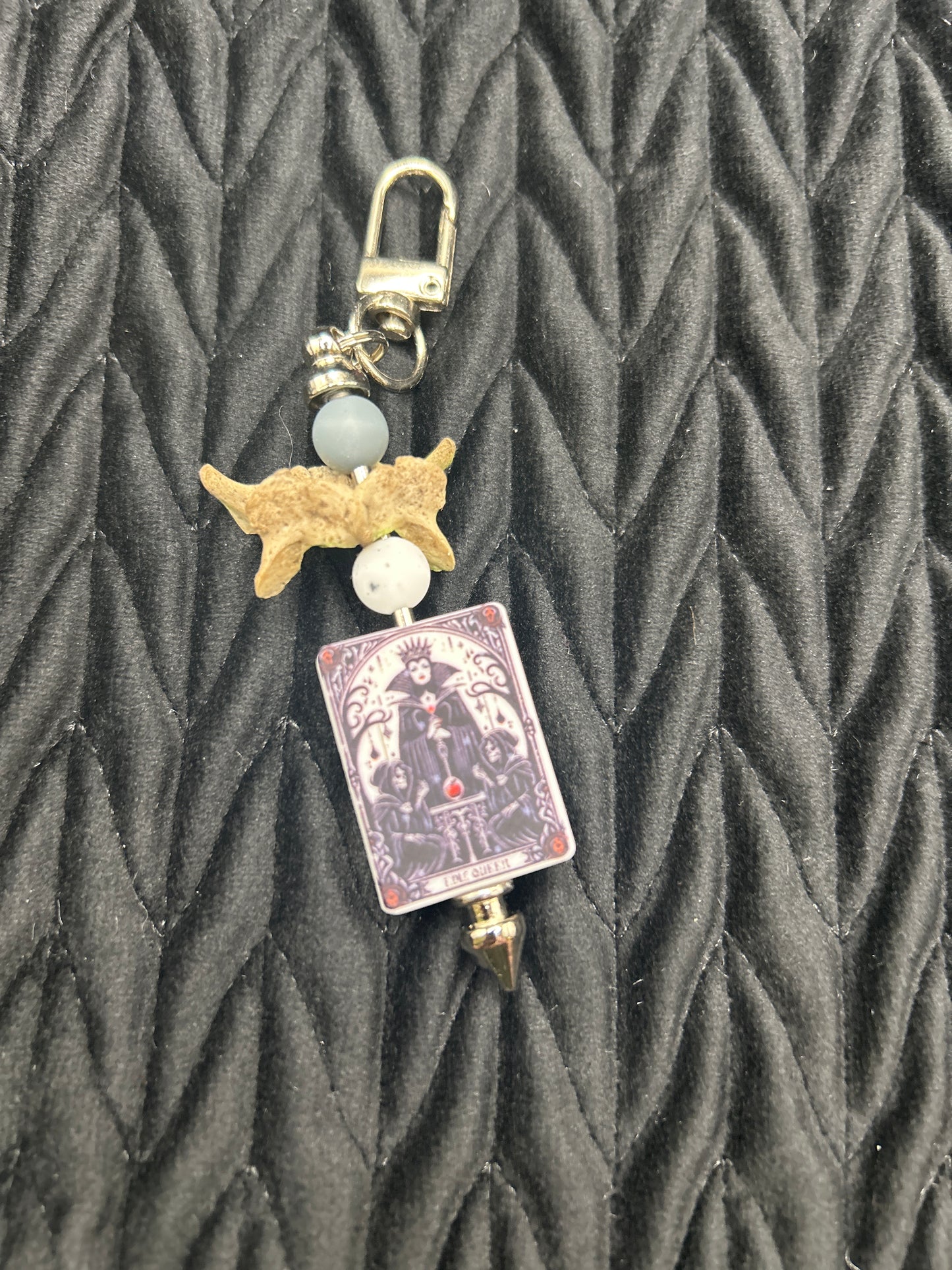 Vertebrae Key Chain ( Charm "Evil Queen" )