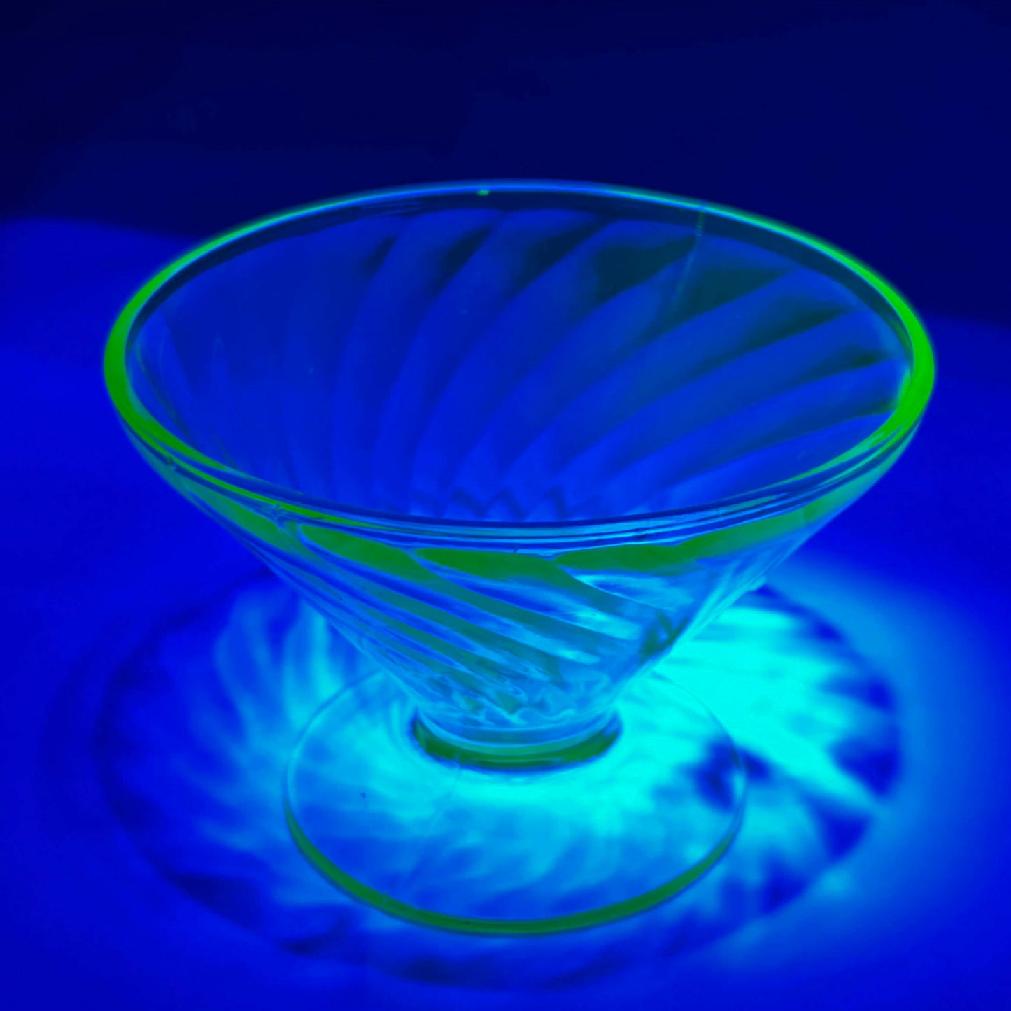 Uranium Vintage Ice Cream Twisted Cups