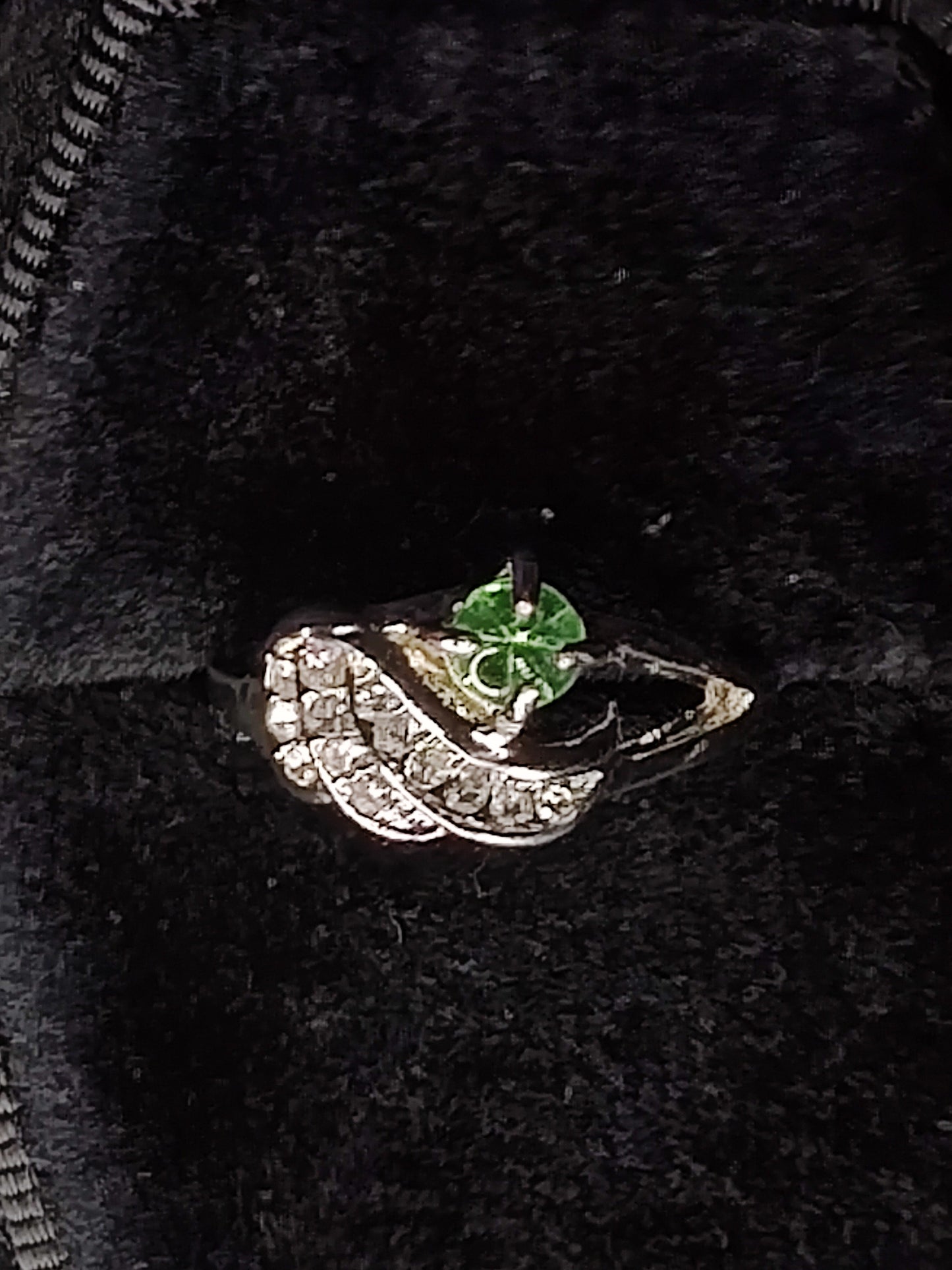 Drop Wing Uranium Ring