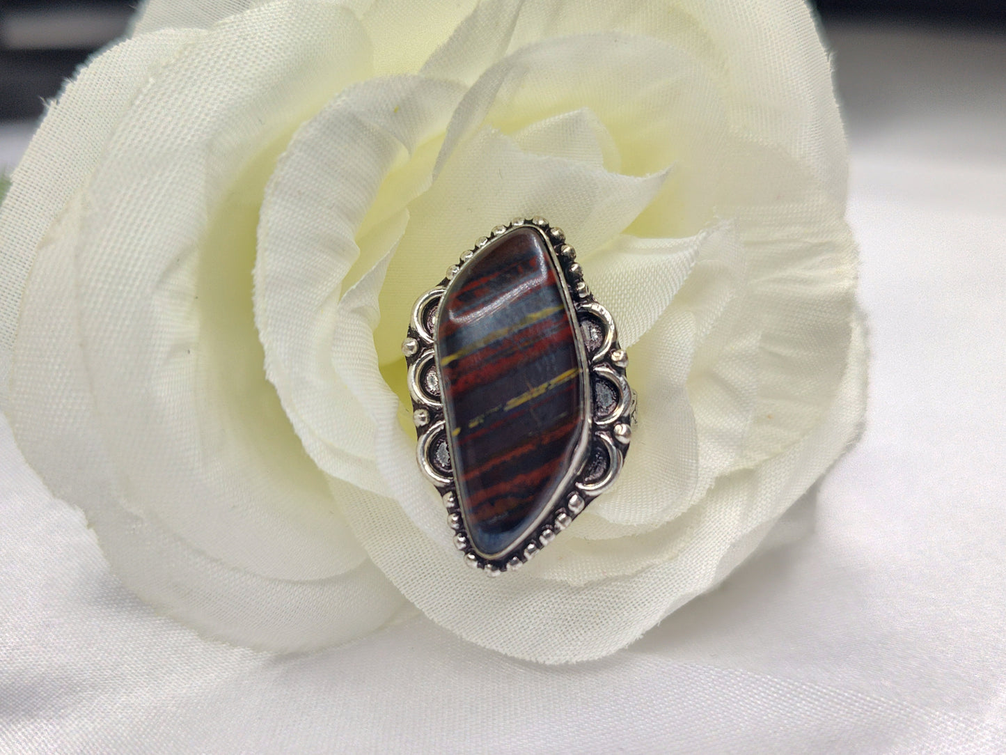 Tigers Iron Leaf Cut in Sterling Silver Setting Ring