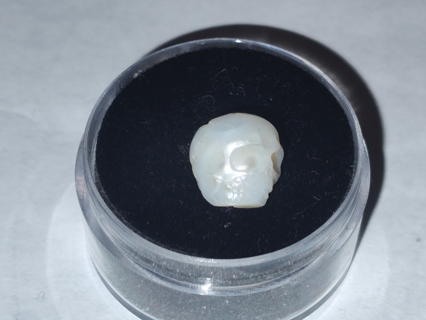 Mother Of Pearl in Skull Shape Carving