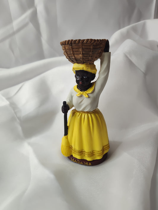 Madama (Yellow) 6 in Statue