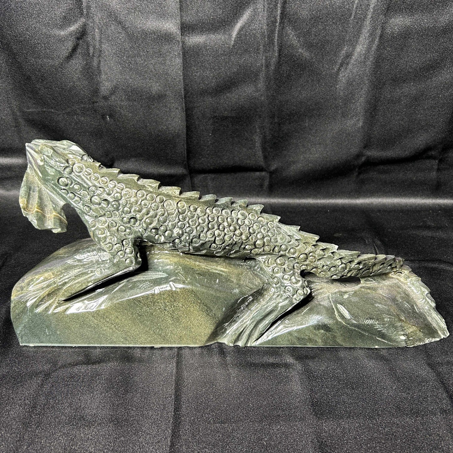 Nephrite Jade Iguana Statue