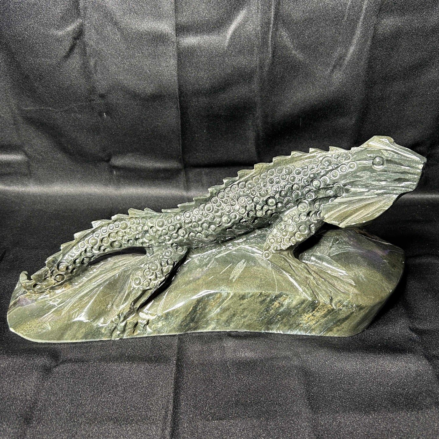 Nephrite Jade Iguana Statue
