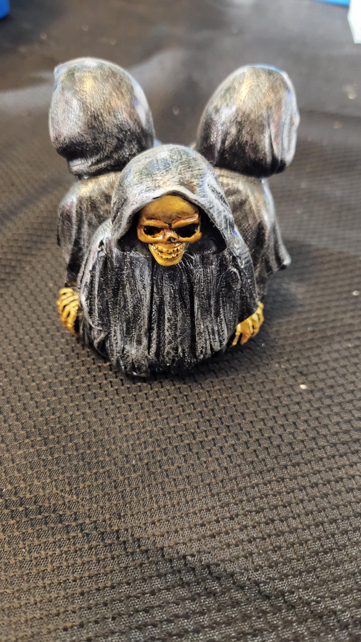 Gold face reaper sphere holder