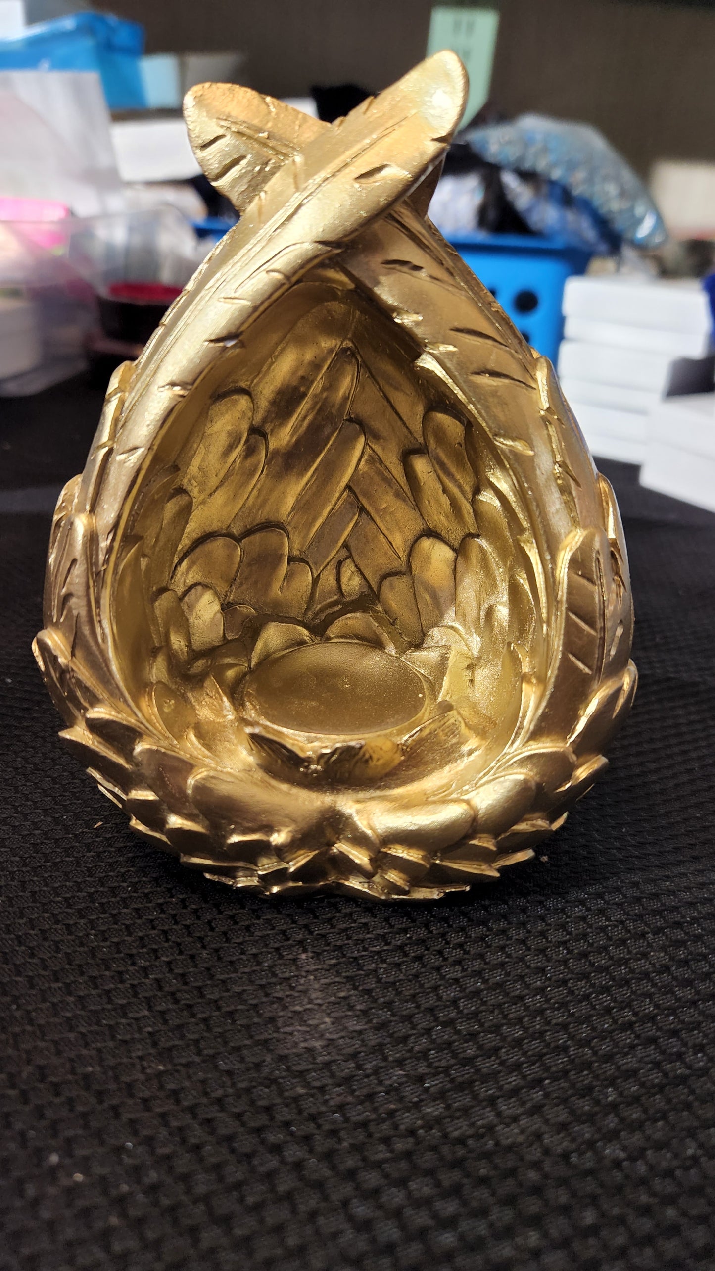 Gold angel wings sphere holder