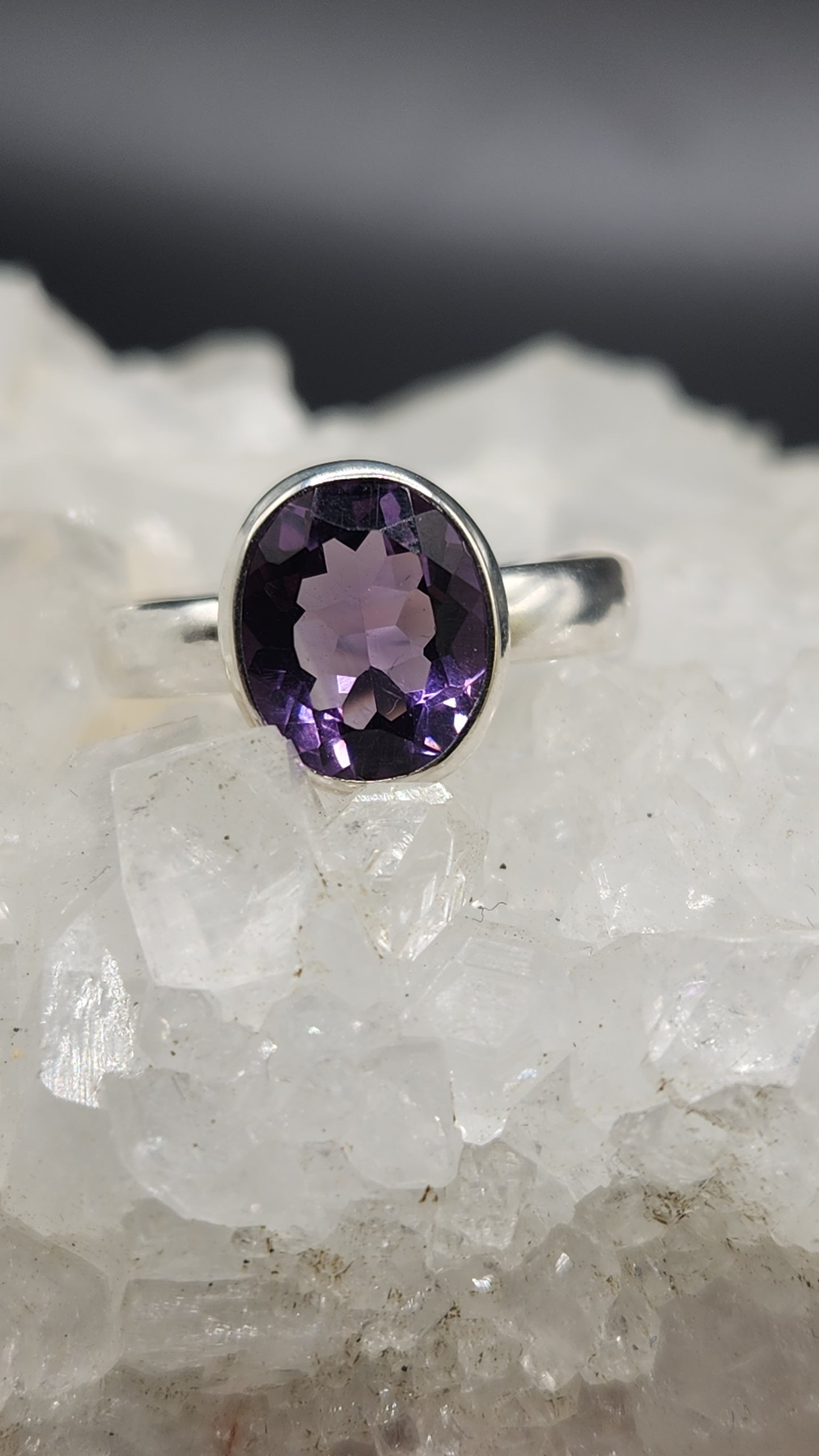 Sterling Silver Oval Amethyst  ring (size 8)