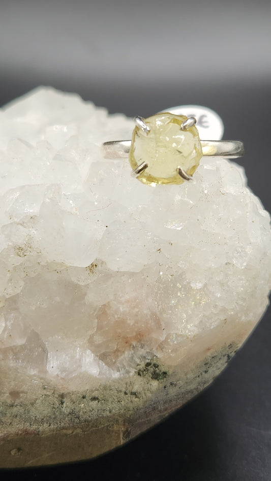 Sterling Silver Lemon quartz ring ( size 9)