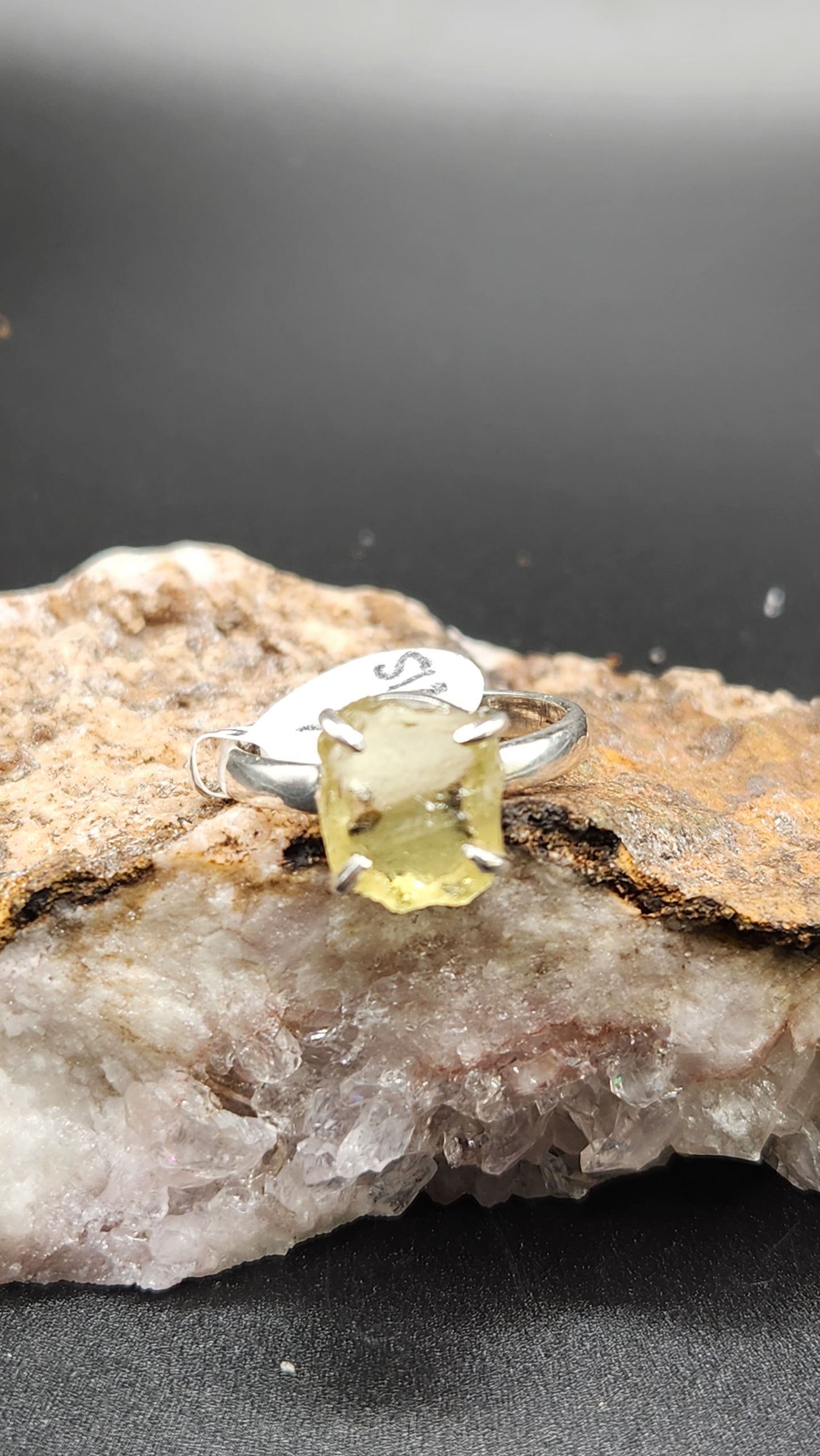 Sterling Silver Lemon quartz ring ( size 7)