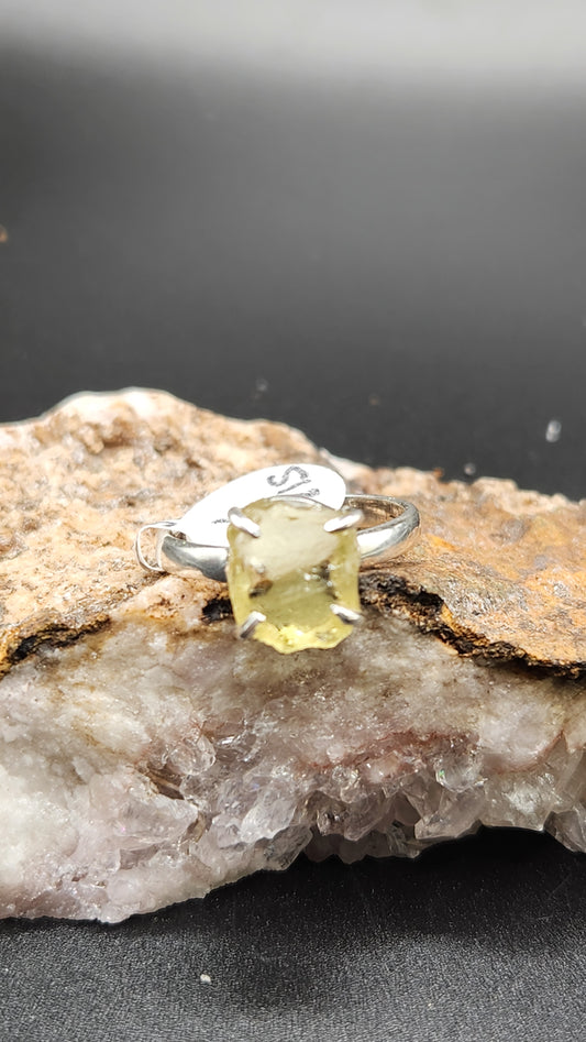 Sterling Silver Lemon quartz ring ( size 7)