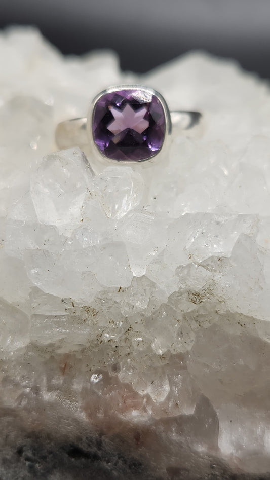 Sterling Silver square Amethyst  ring (size 6)