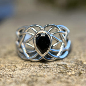 Sterling Silver Black Onyx Celtic ring (size 7)