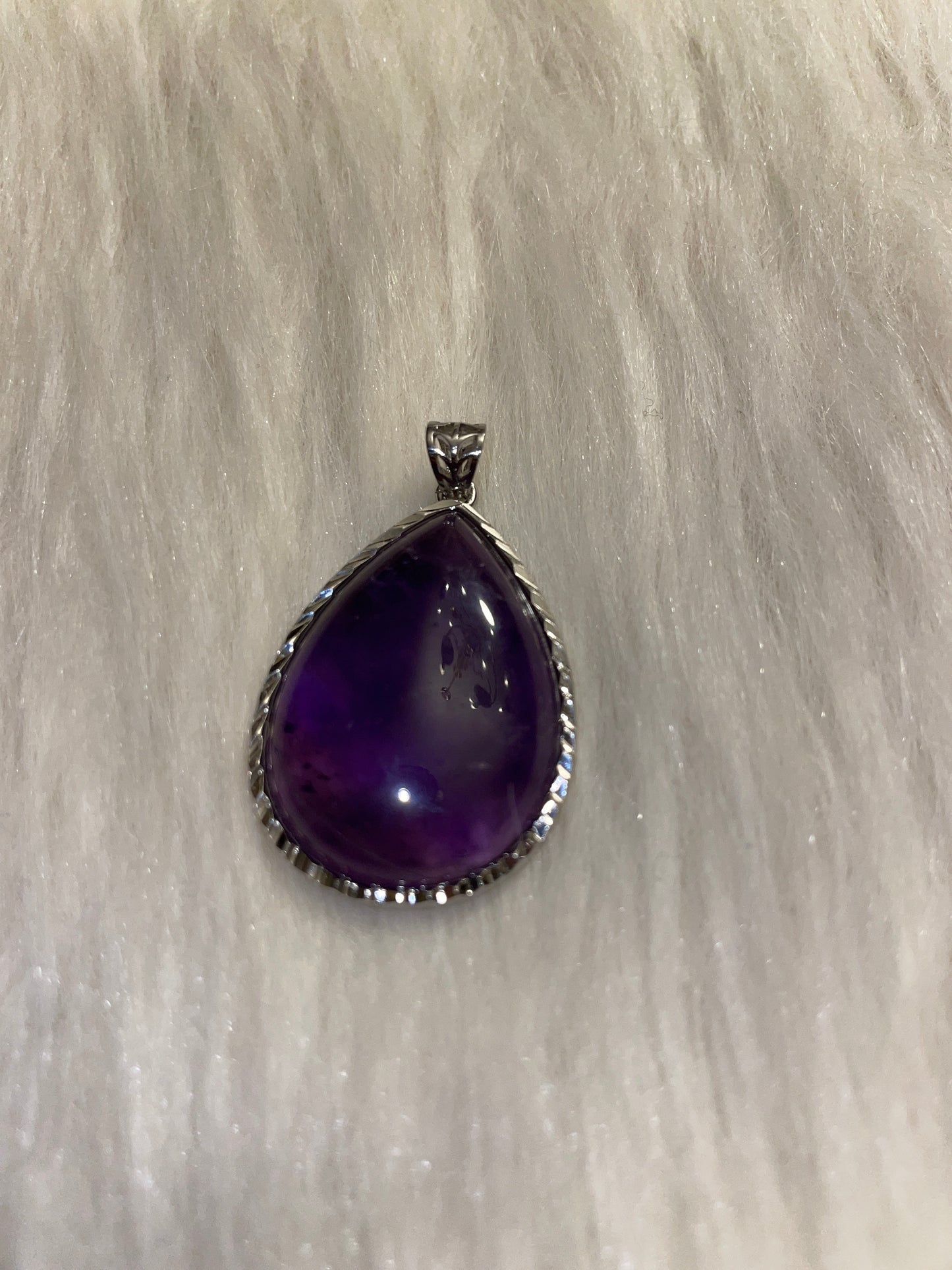 Silver tone tear drop pendent (AMETHYST)