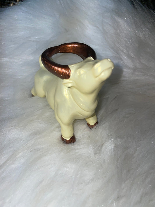 Vanilla & bronze bull sphere holder