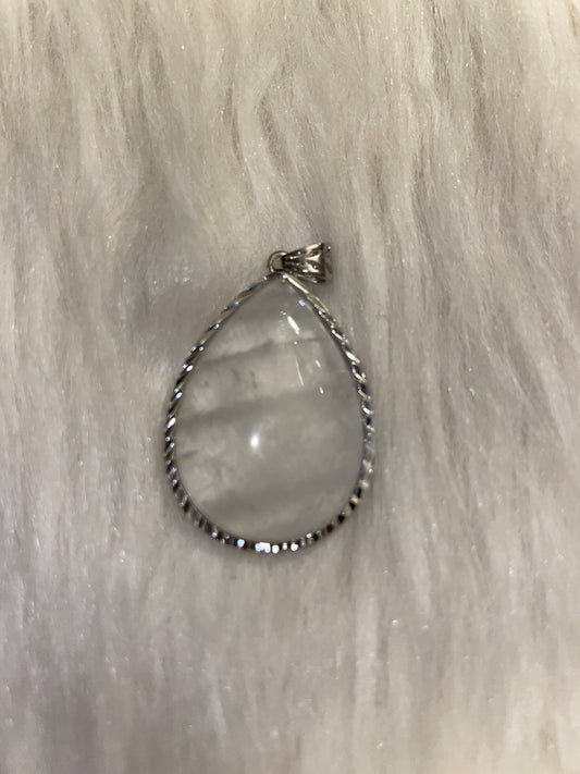 Silver tone tear drop pendent ( CLEAR QUARTZ)