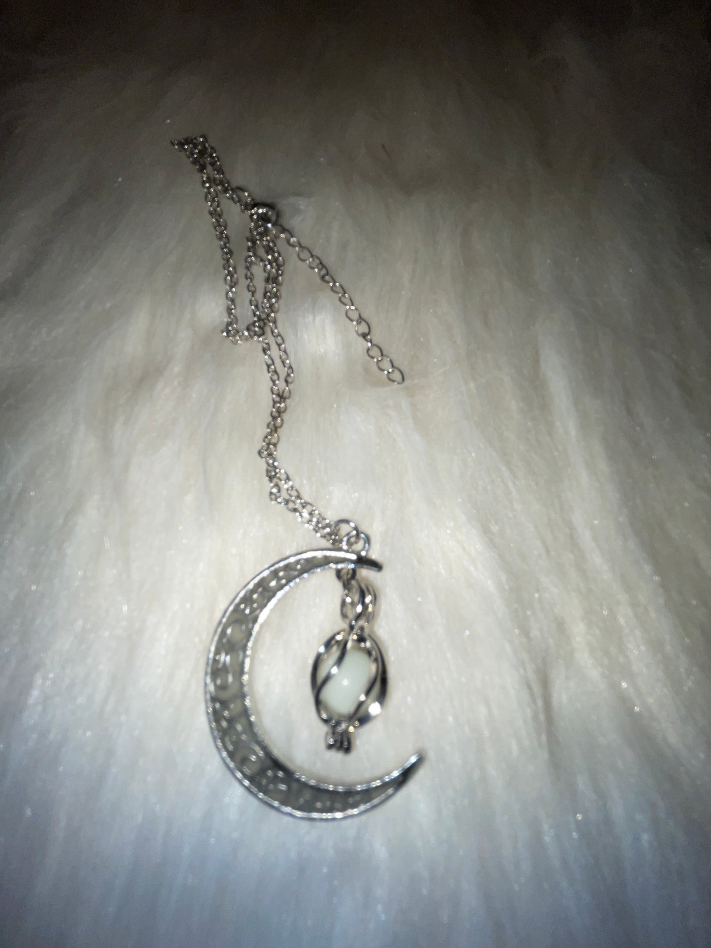 Moon necklace (silvertone)