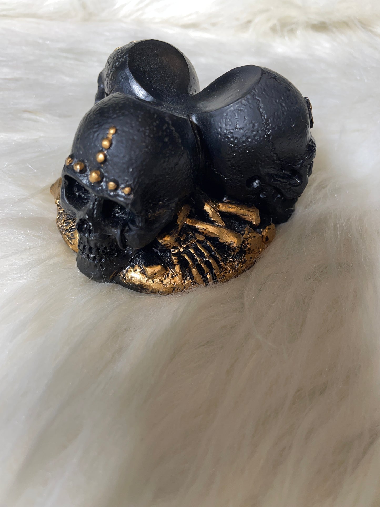 Black & gold triple skull sphere holder