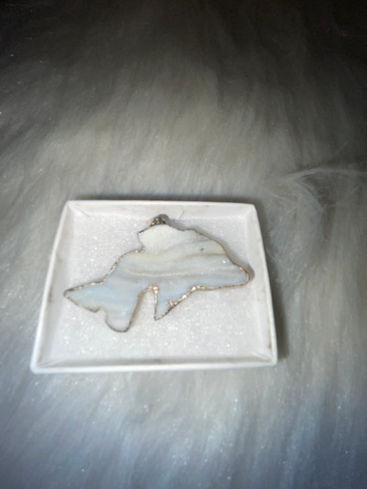 Druzy dolphin in sterling silver setting (925)