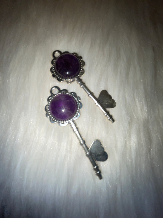 Amethyst key pendent (silver tone)