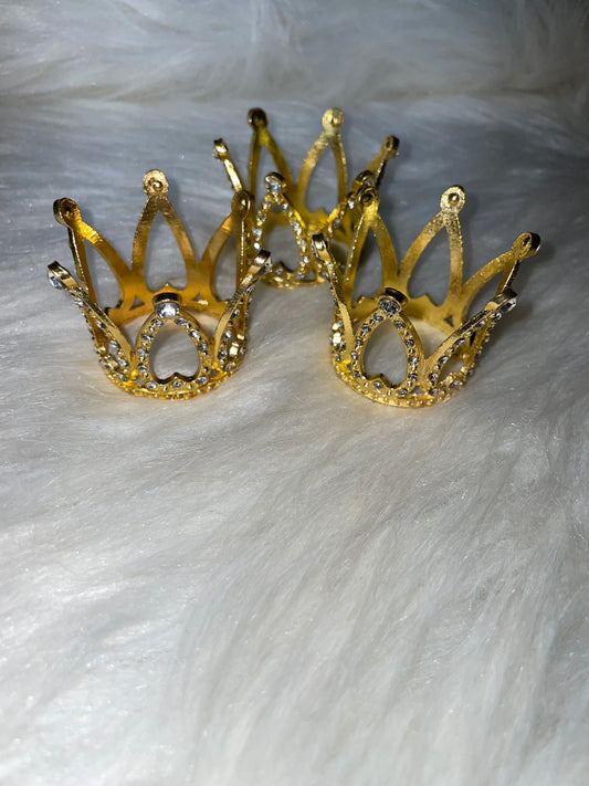 Gold crown with diamond accent sphere holder