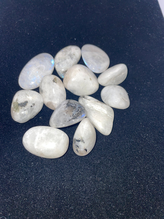 White moonstone tumble